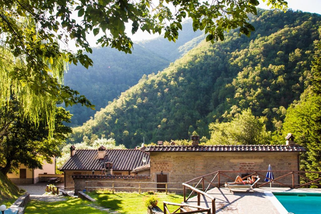 Locanda Le isole del Mugello panorama dalla piscina